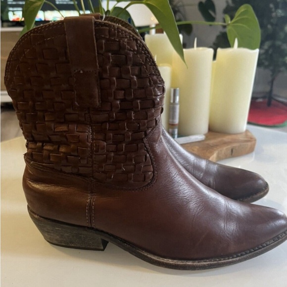 ZIGIny Shoes - ZiGiny Shoes Womens Size 8 Leather Western Boots Cowgirl Booties Pointed Toe